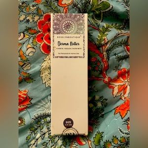 NIB RoselynBoutique Derma Roller